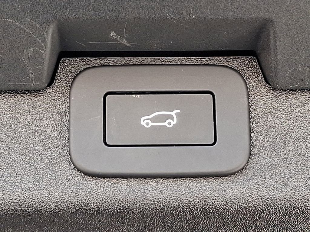 Certified 2025 Land Rover Discovery Dynamic SE image 28