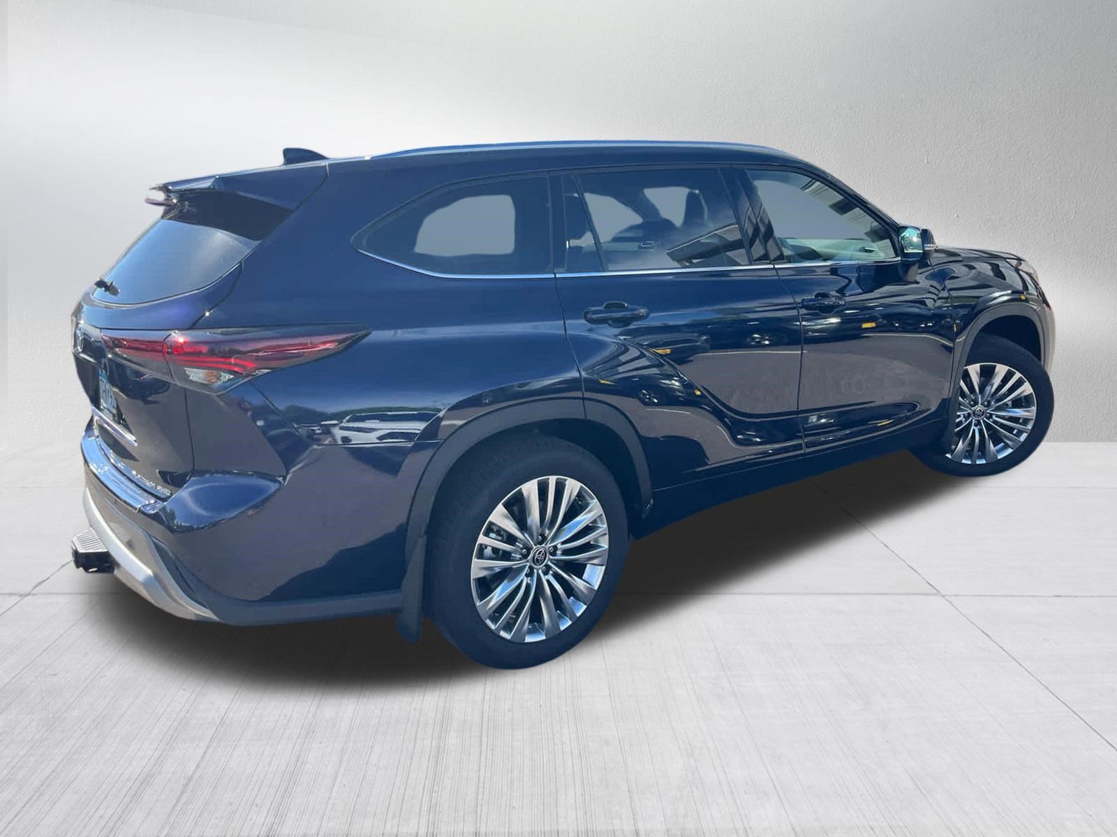 Certified 2026 Toyota Highlander Platinum AWD/4WD image 6