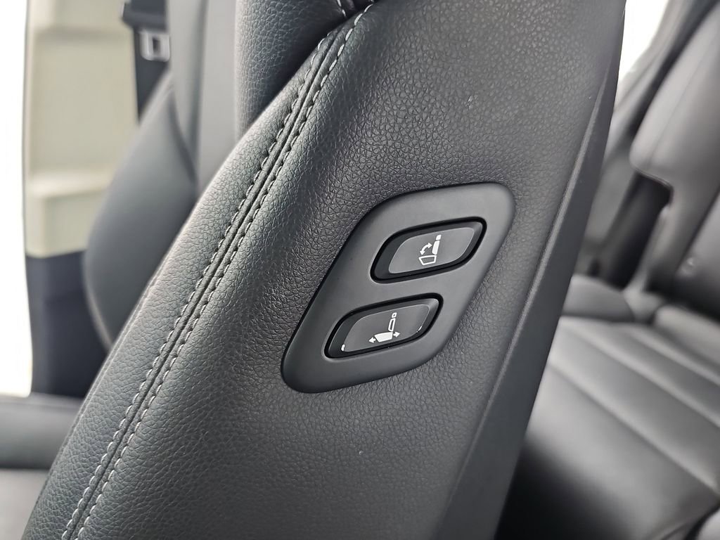 Used 2023 Genesis GV70 2.5T w/ Select Package image 26