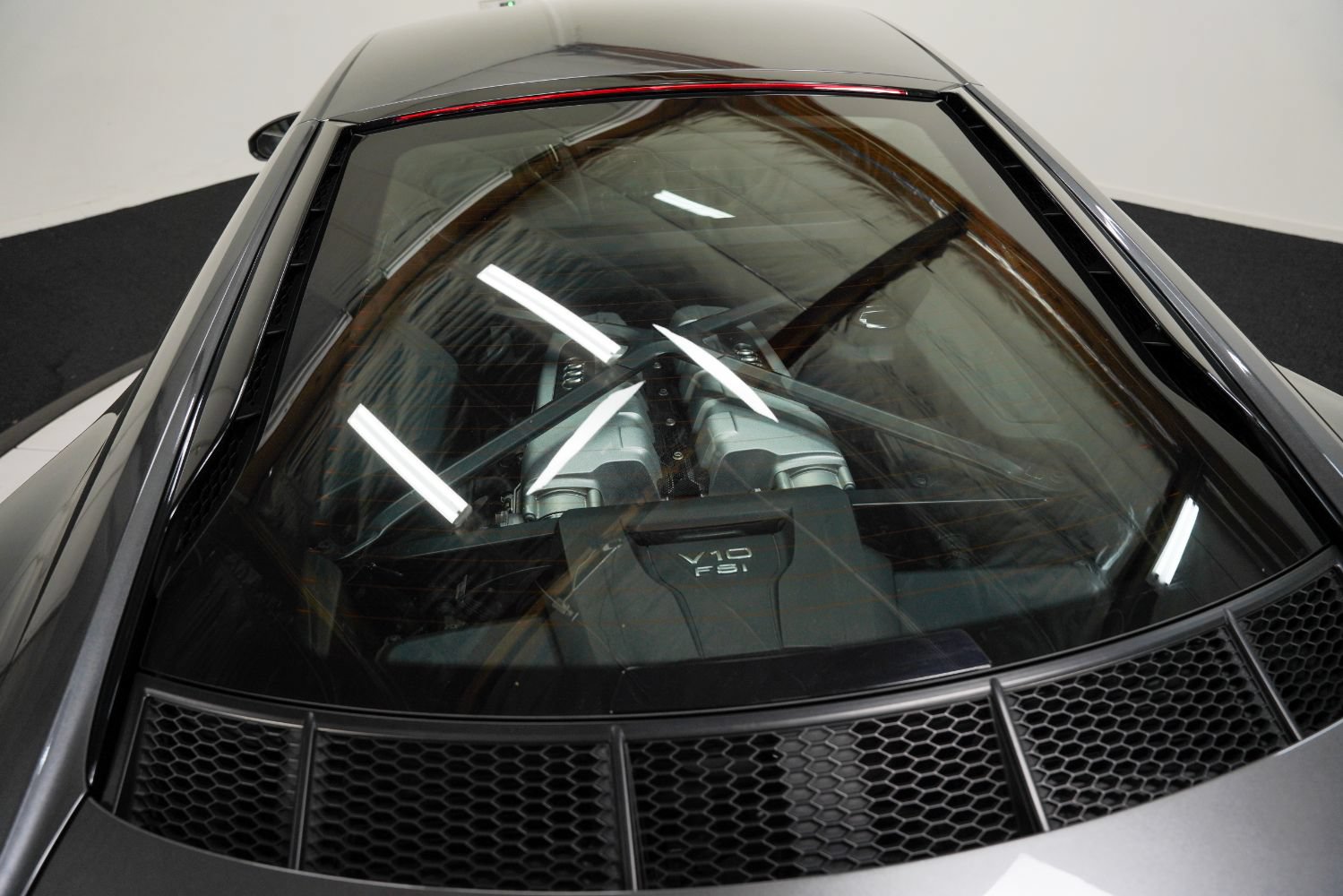 Used 2018 Audi R8 V10 w/ Premium Package RWD image 21