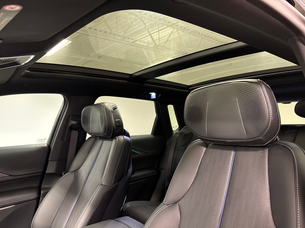 New 2025 Cadillac Lyriq Luxury RWD image 31