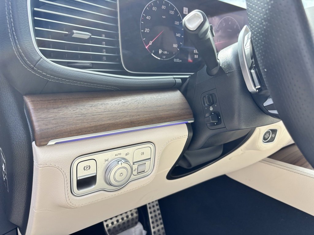 Used 2025 Mercedes-Benz GLS 580 4MATIC image 24