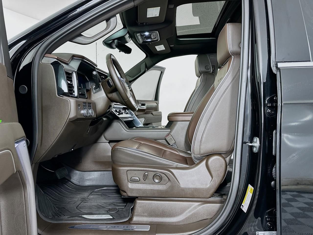 Used 2024 GMC Sierra 3500 Denali w/ Denali Reserve Package image 30