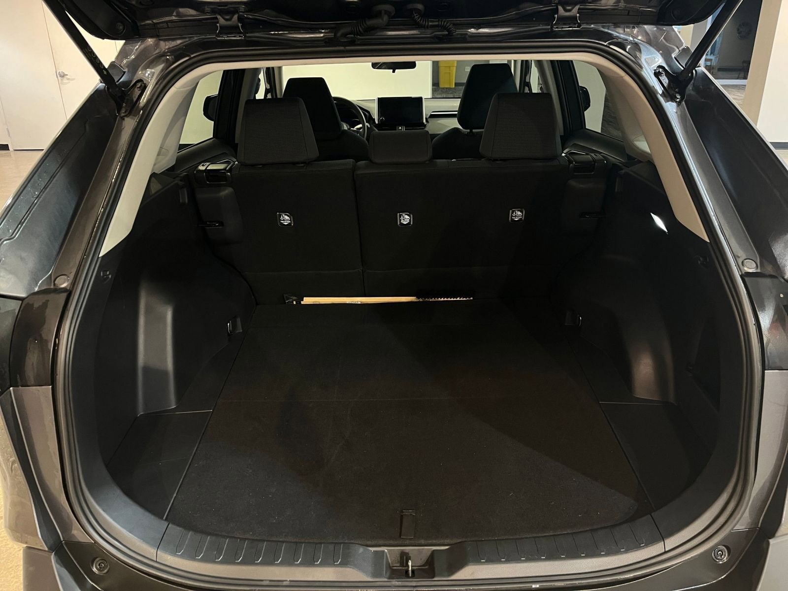 Used 2025 Toyota RAV4 LE image 31