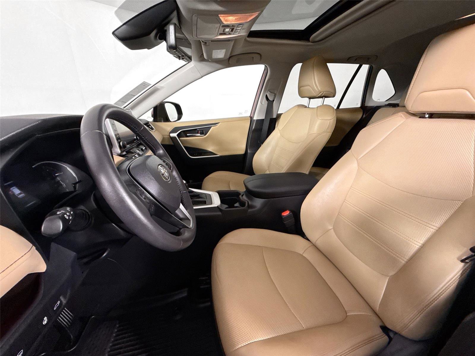 Used 2019 Toyota RAV4 Limited w/ Cold Weather Package video 3