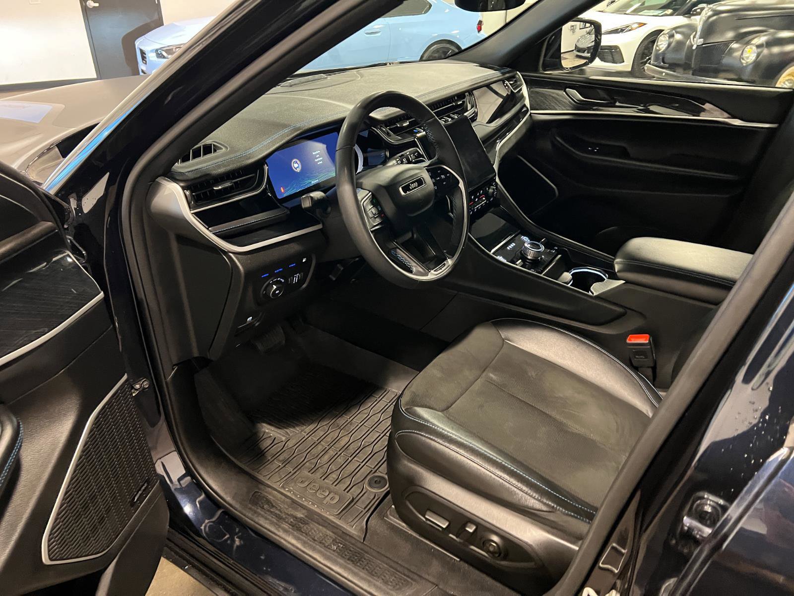 Used 2024 Jeep Grand Cherokee Trailhawk image 10