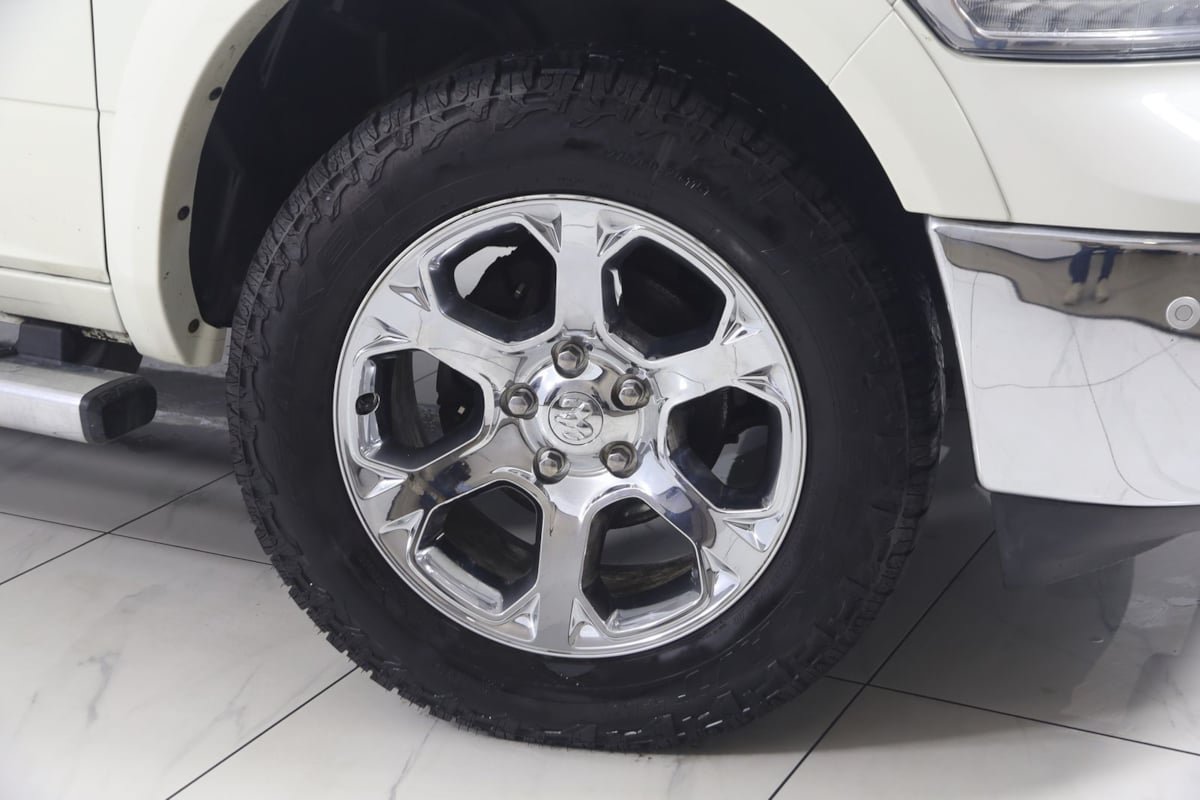 Used 2018 RAM 1500 Laramie w/ Convenience Group AWD/4WD image 15