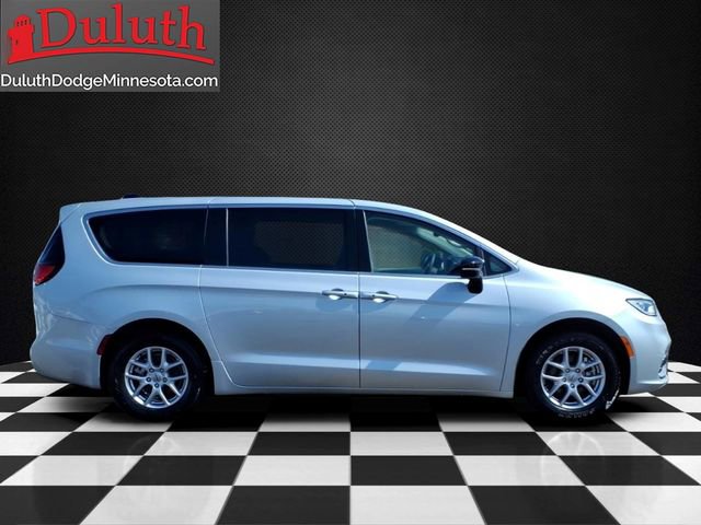 Used 2024 Chrysler Pacifica Touring-L FWD image 6