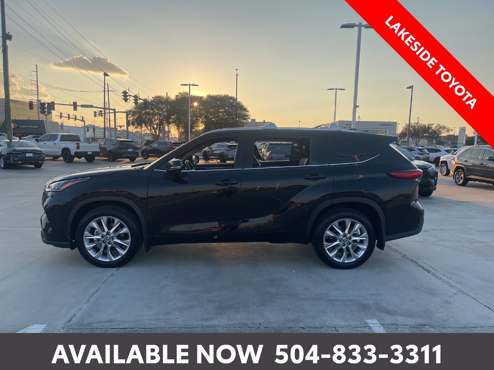Used 2022 Toyota Highlander Limited AWD/4WD image 2