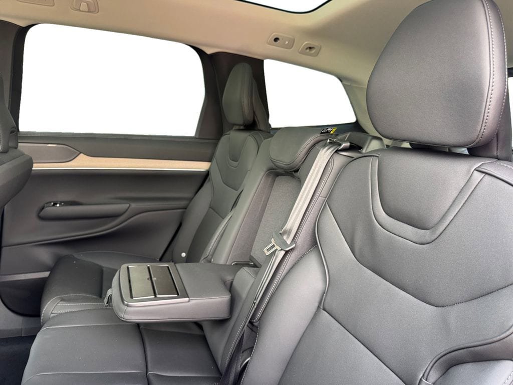 New 2026 Volvo EX90 Plus AWD/4WD image 25