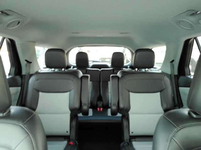 Used 2023 Ford Explorer XLT w/ Equipment Group 202A AWD/4WD image 32