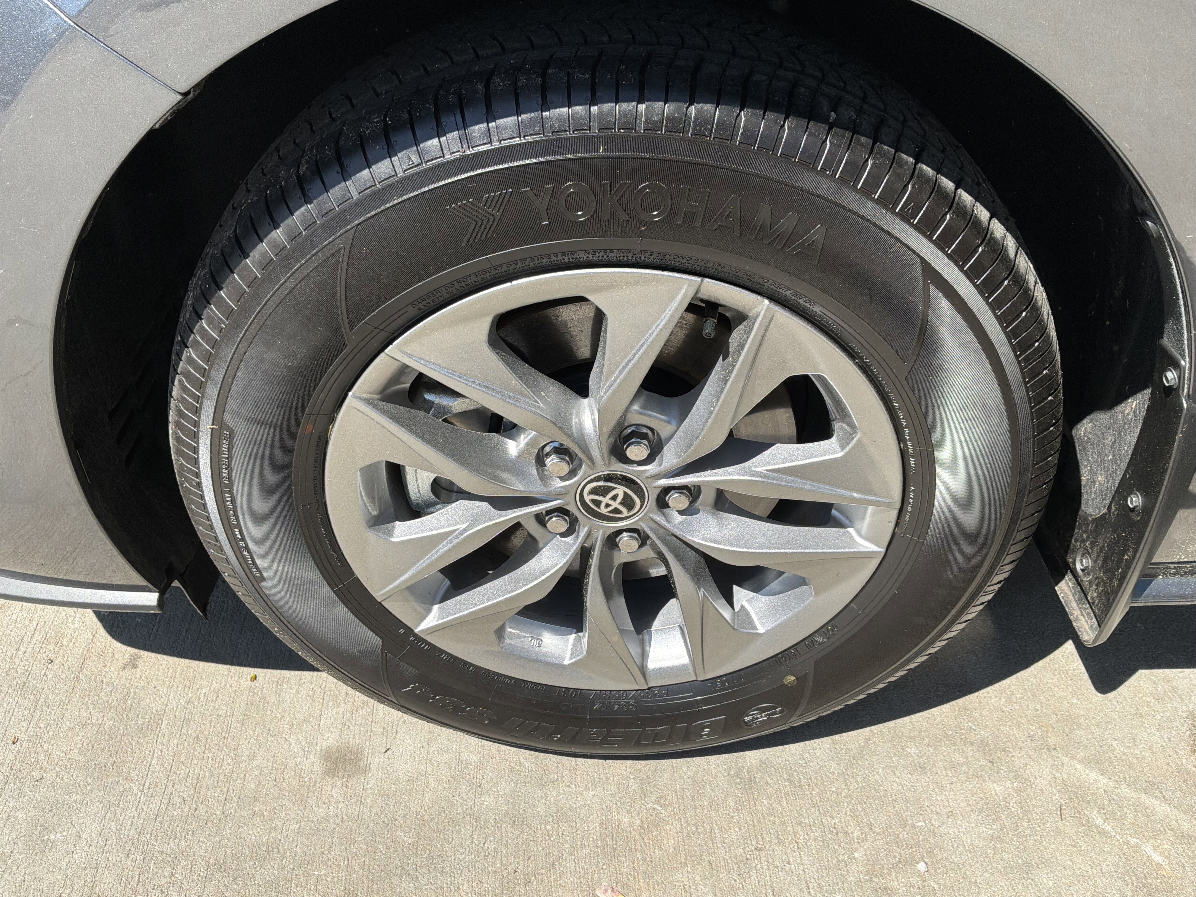 Used 2025 Toyota Sienna XLE image 13