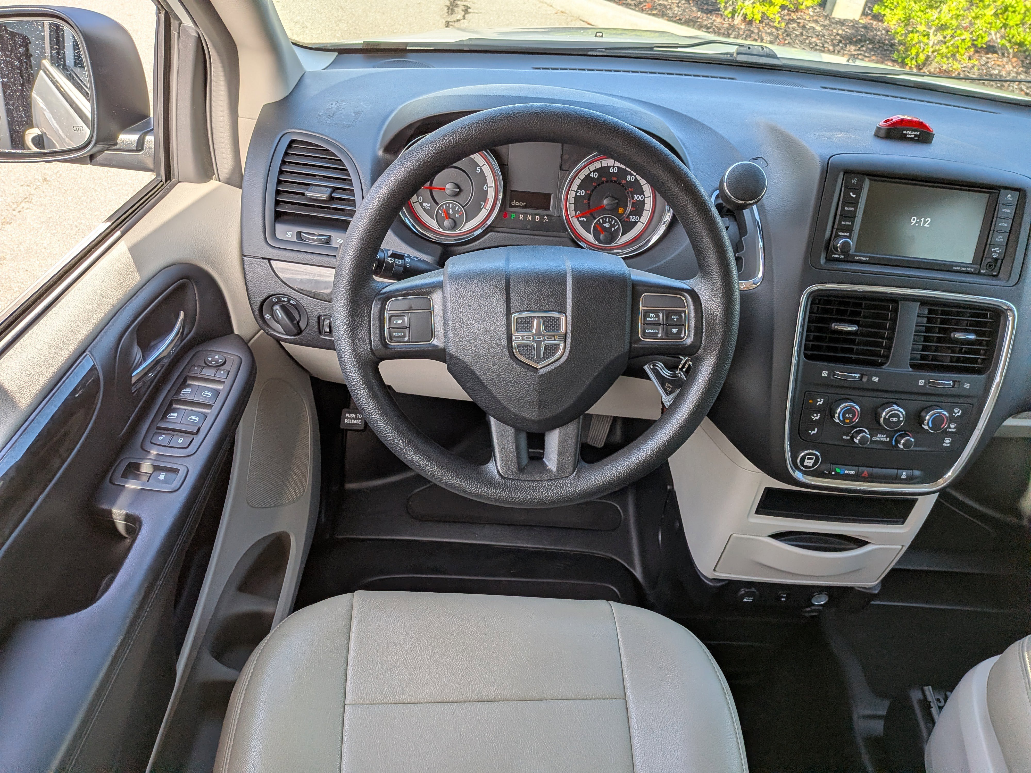 Used 2019 Dodge Grand Caravan SE w/ Power Convenience Group I FWD image 16