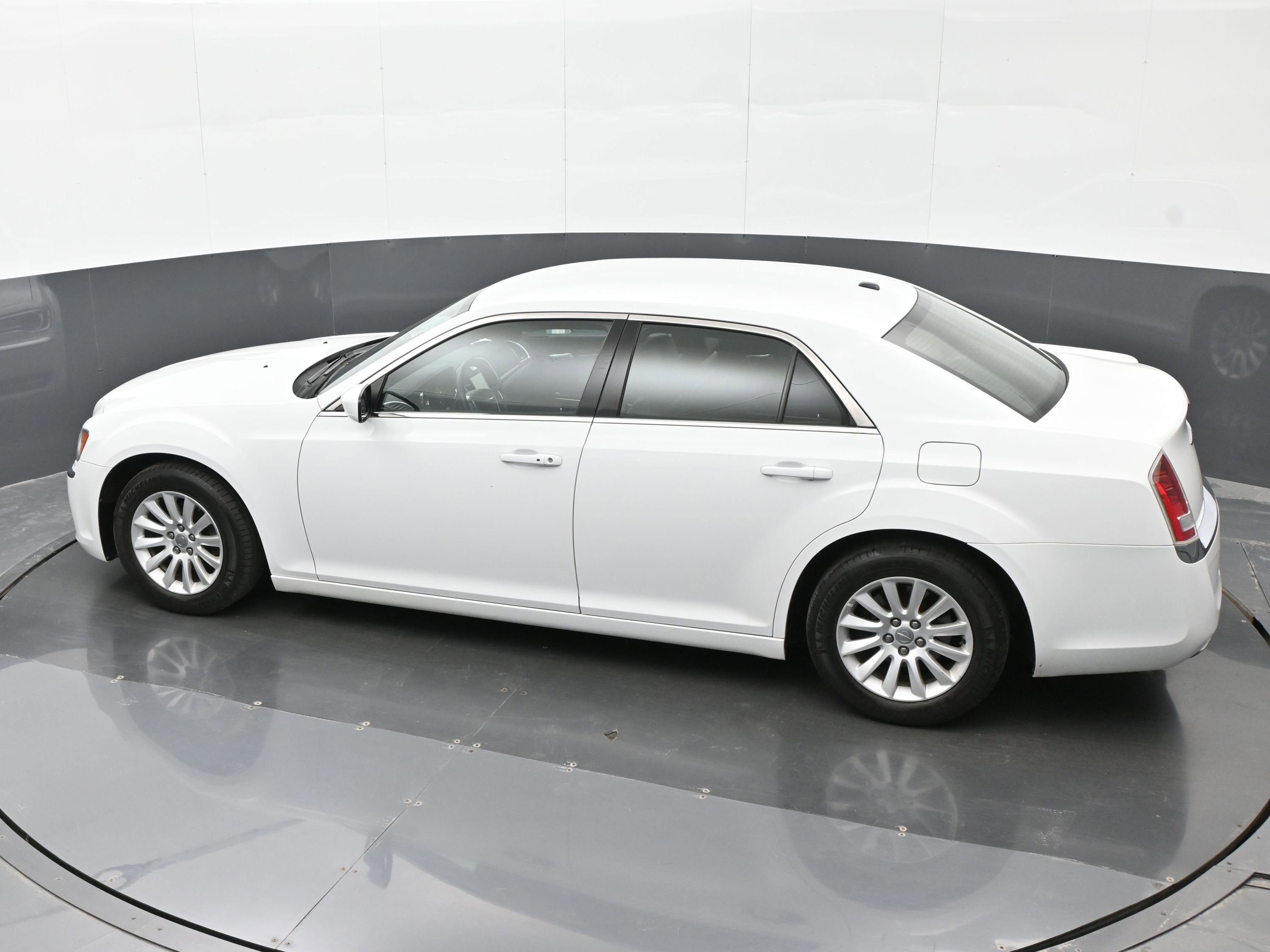 Used 2013 Chrysler 300 RWD image 29