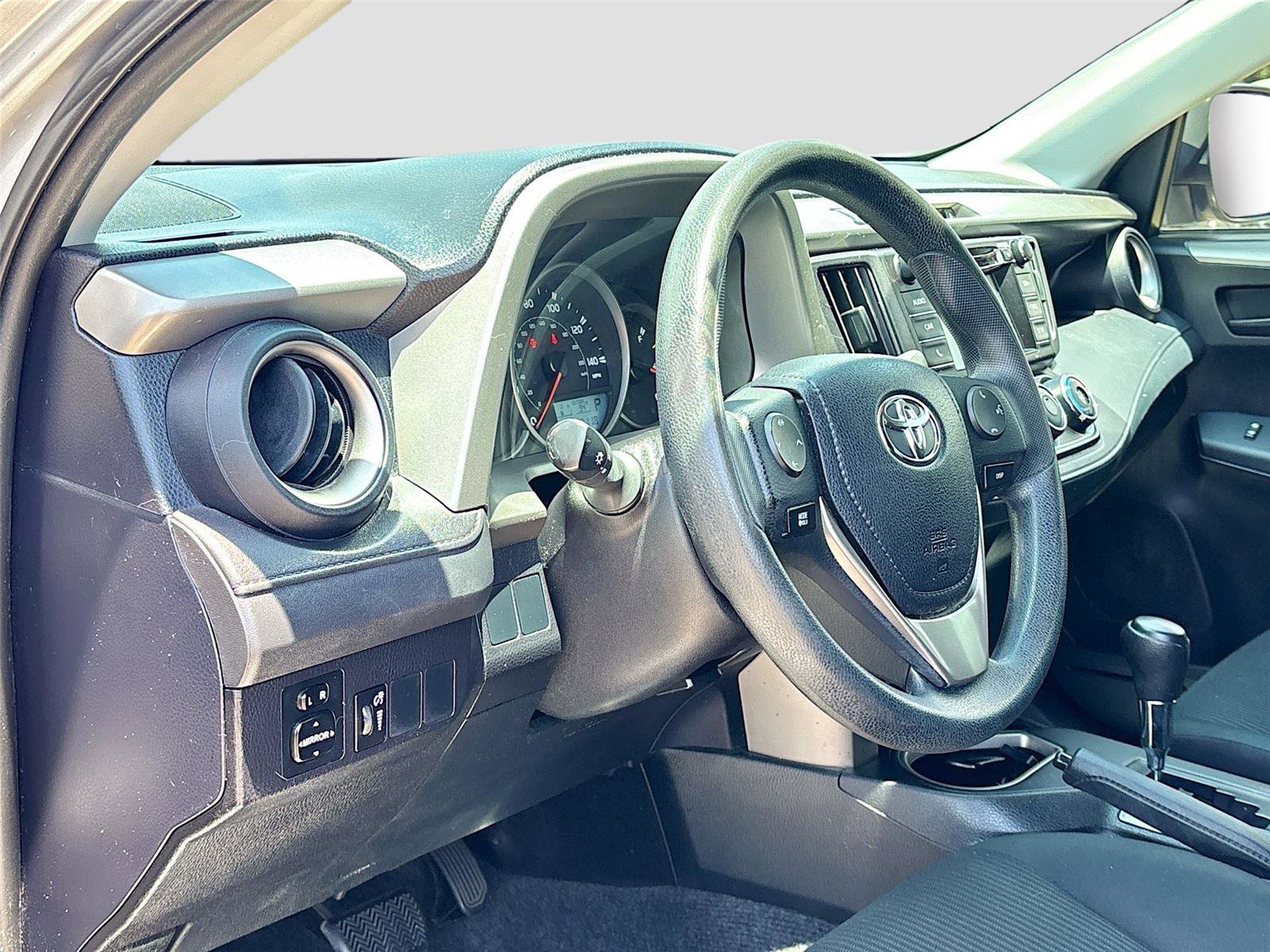 Used 2016 Toyota RAV4 LE FWD image 9