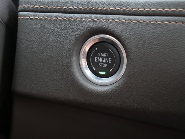 Used 2025 Cadillac Escalade ESV Premium Luxury w/ LPO, Floor Liner Package AWD/4WD image 24