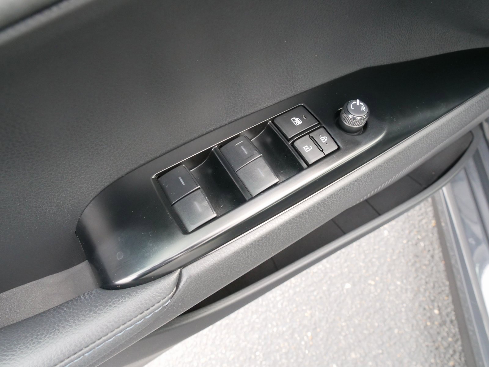 Used 2025 Toyota Camry XSE image 18