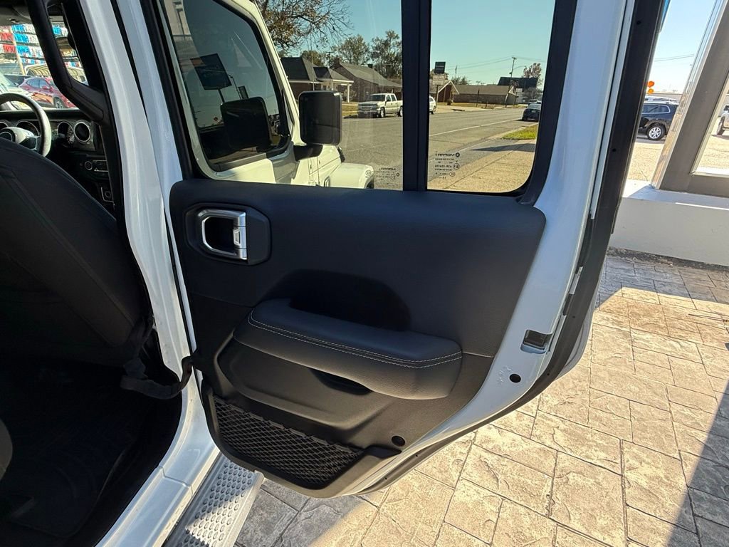 Used 2019 Jeep Wrangler Unlimited Sahara image 25