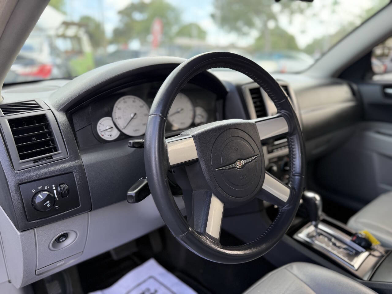 Used 2006 Chrysler 300 Touring RWD image 11