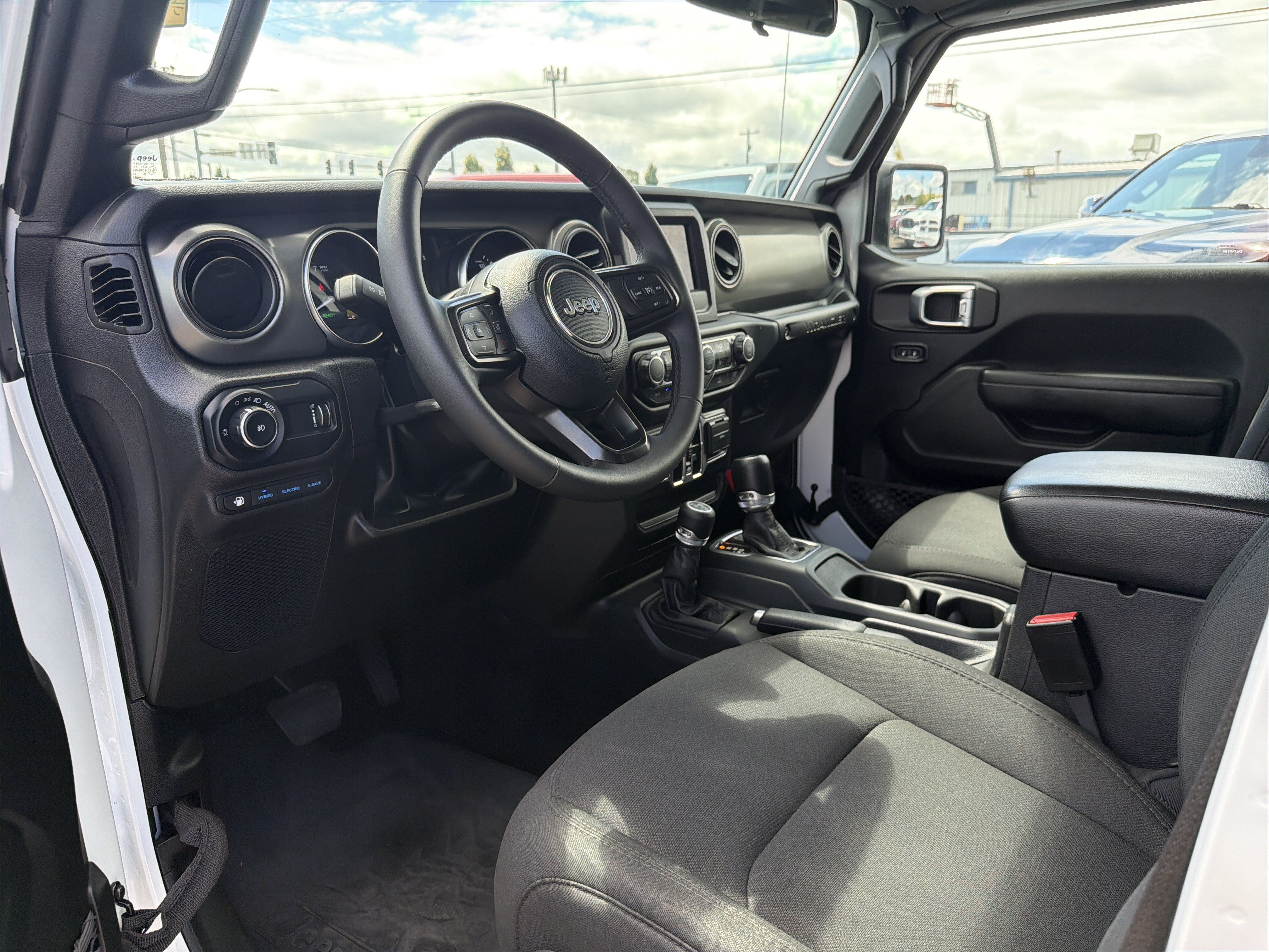 Used 2023 Jeep Wrangler Unlimited w/ Cold Weather Group AWD/4WD image 8