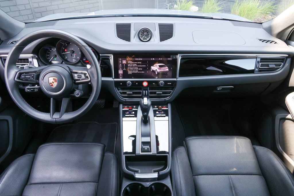 Certified 2026 Porsche Macan AWD/4WD image 38