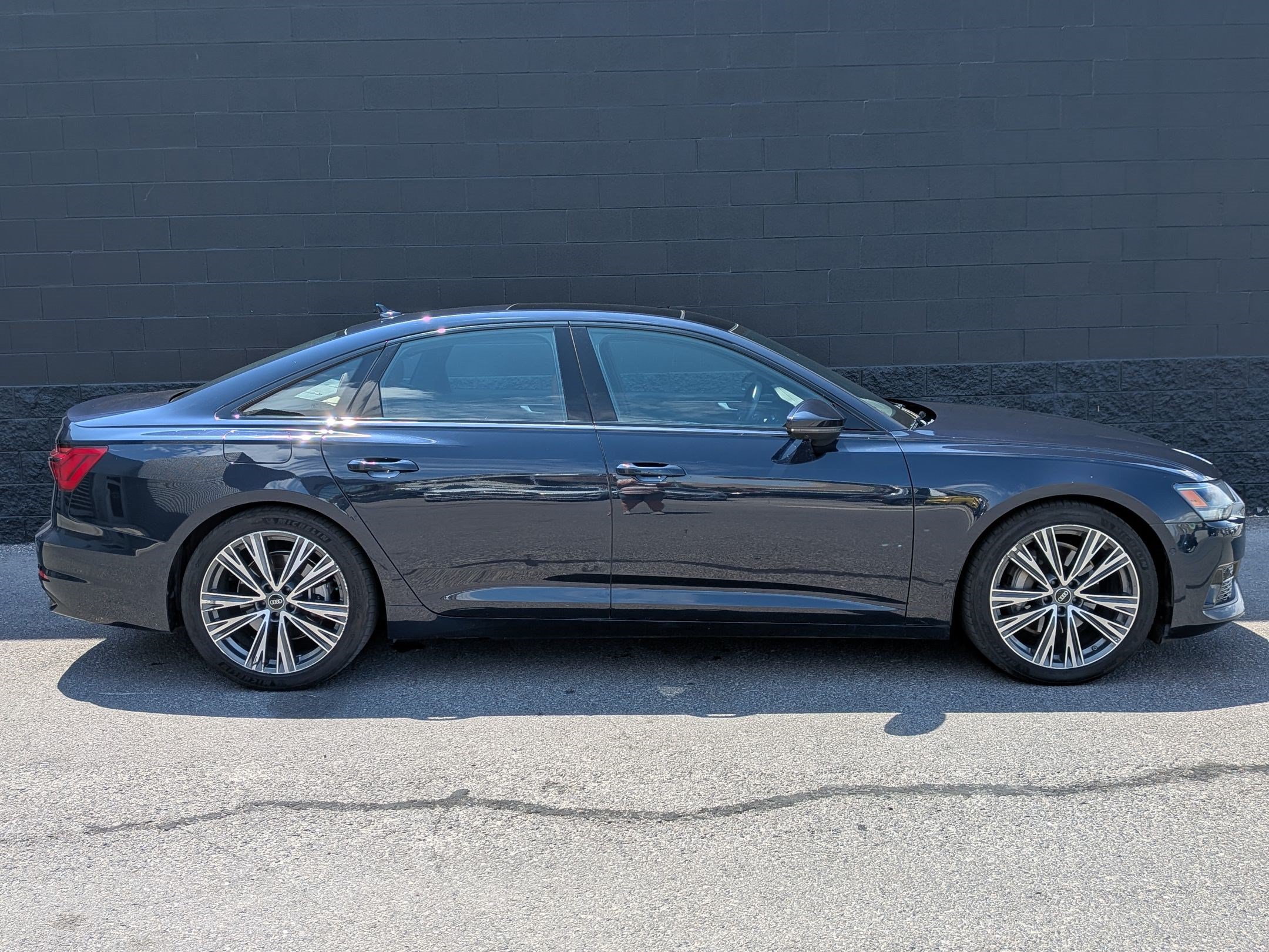Used 2023 Audi A6 Premium Plus w/ Premium Plus Package AWD/4WD image 4
