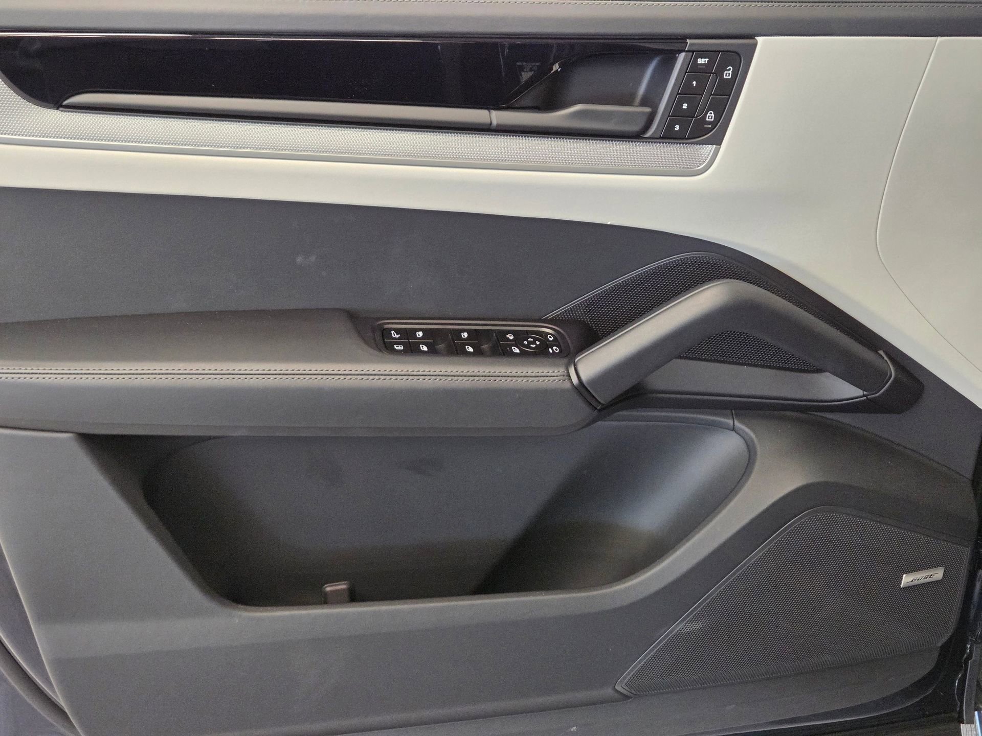 Certified 2026 Porsche Cayenne E-Hybrid Coupe AWD/4WD image 14