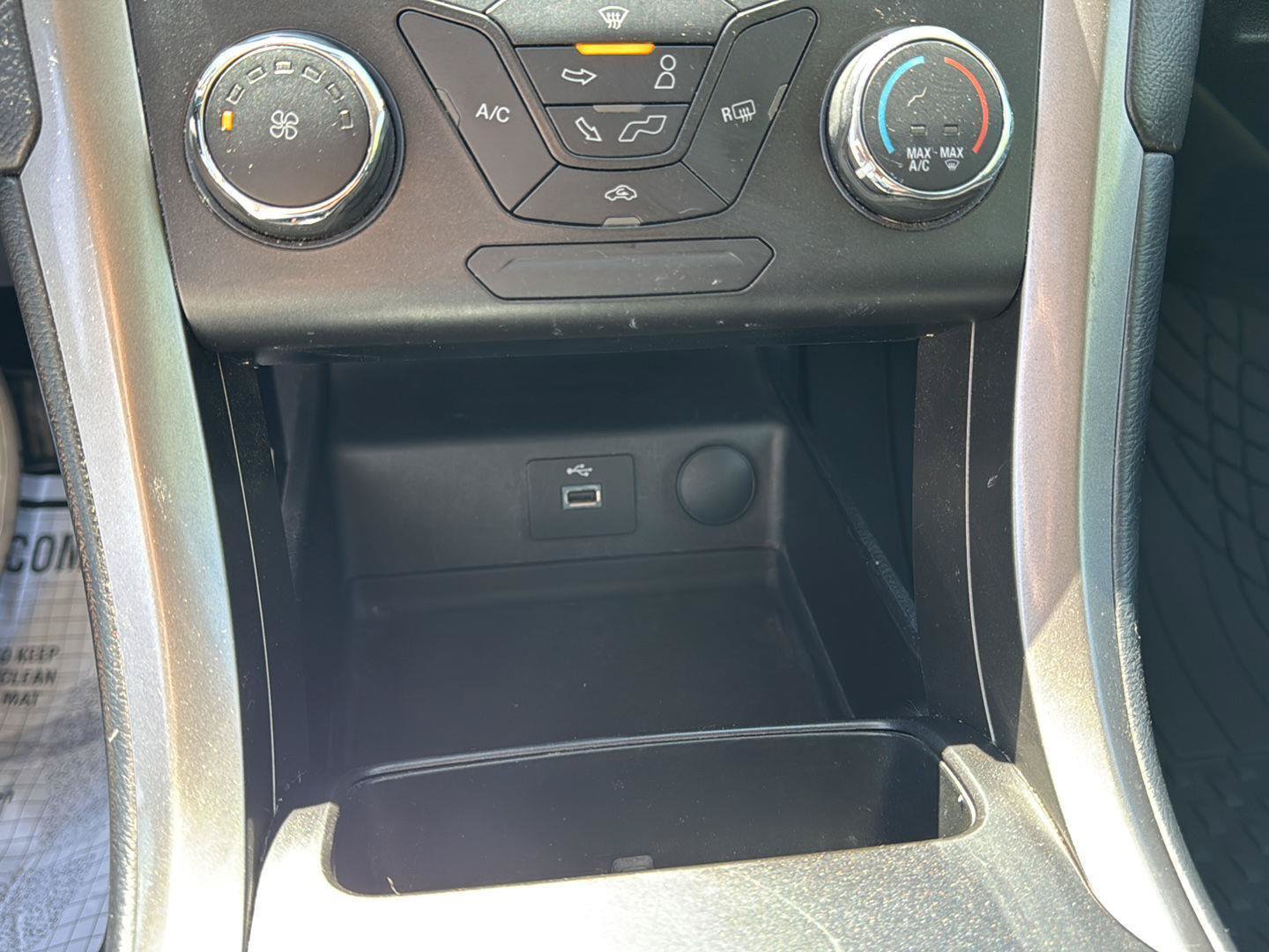 Used 2018 Ford Fusion SE FWD image 18