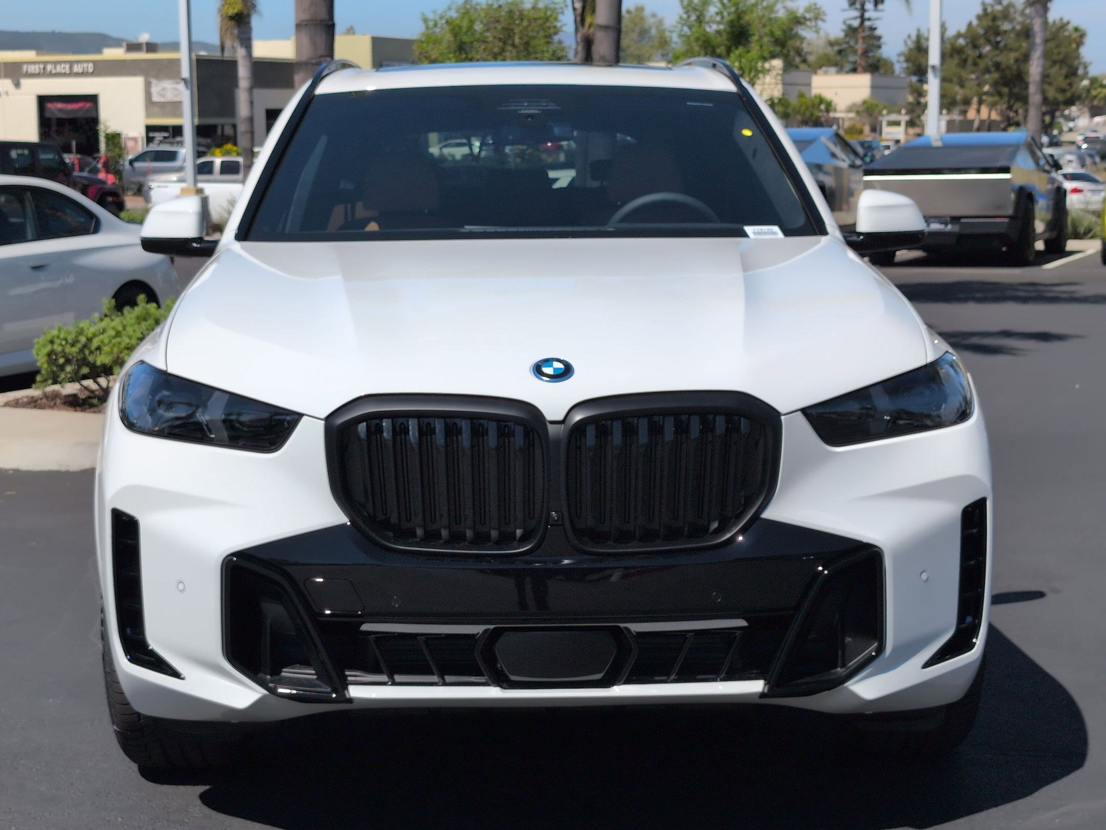 New 2026 BMW X5 xDrive50e w/ Executive Package image 3