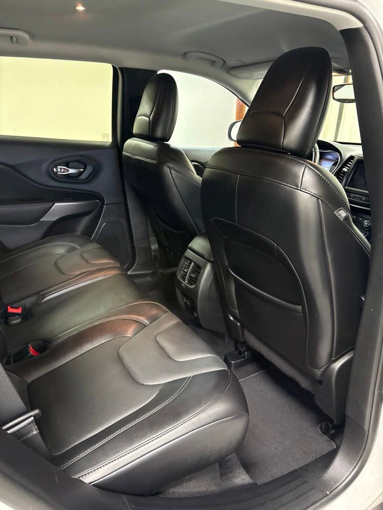 Used 2021 Jeep Cherokee Latitude Lux w/ Comfort/Convenience Group AWD/4WD image 32