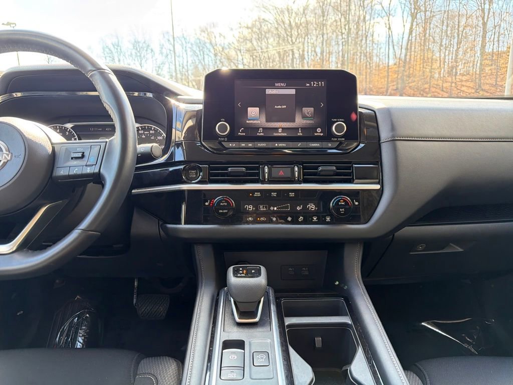 Used 2025 Nissan Pathfinder SV image 22