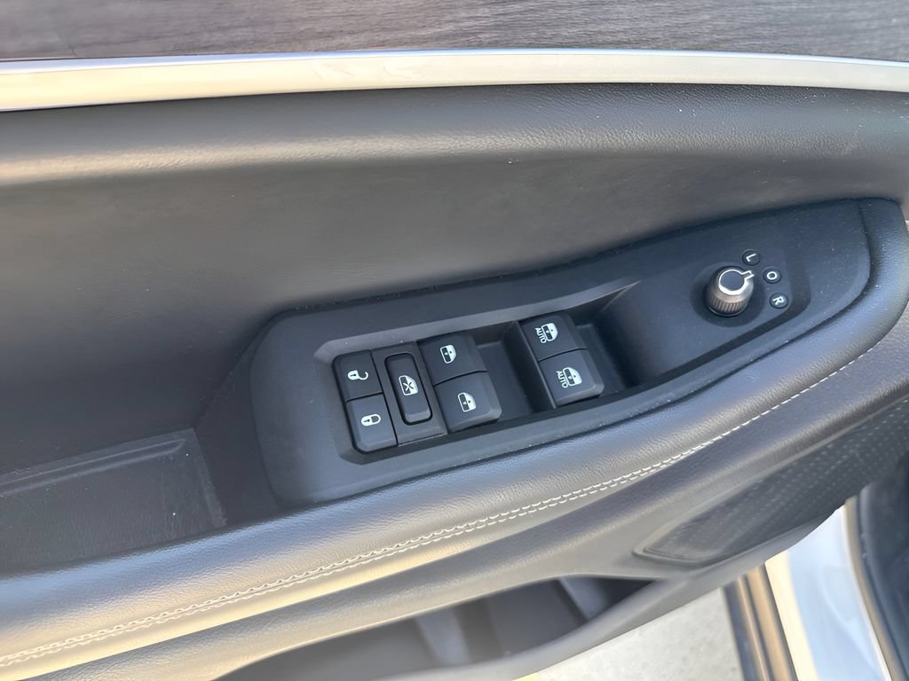 Used 2023 Jeep Grand Cherokee L Limited AWD/4WD image 12