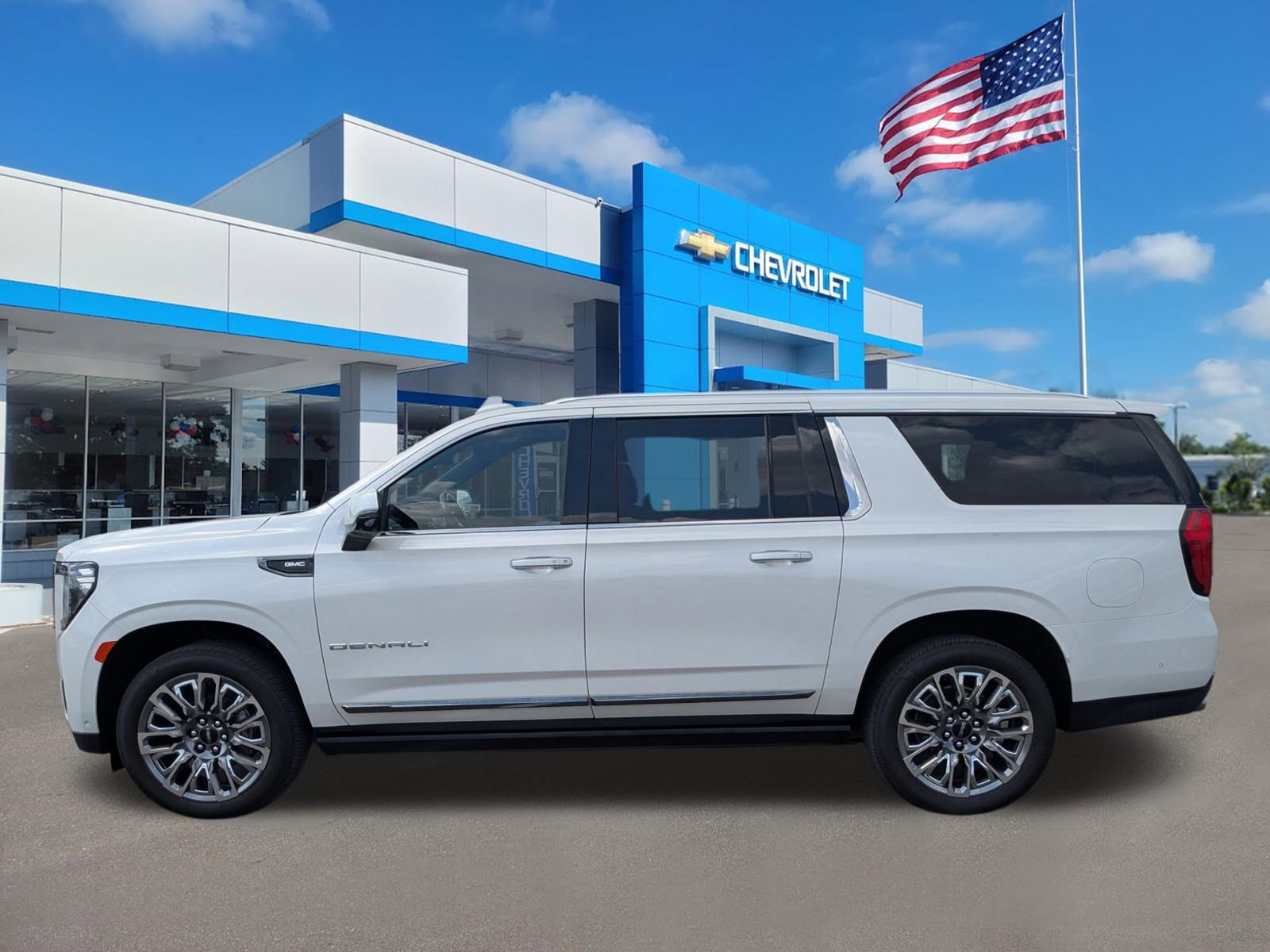 Used 2023 GMC Yukon XL Denali Ultimate image 7