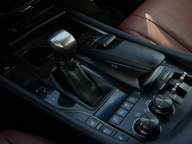 Used 2019 Lexus LX 570 4WD w/ Luxury Package image 25