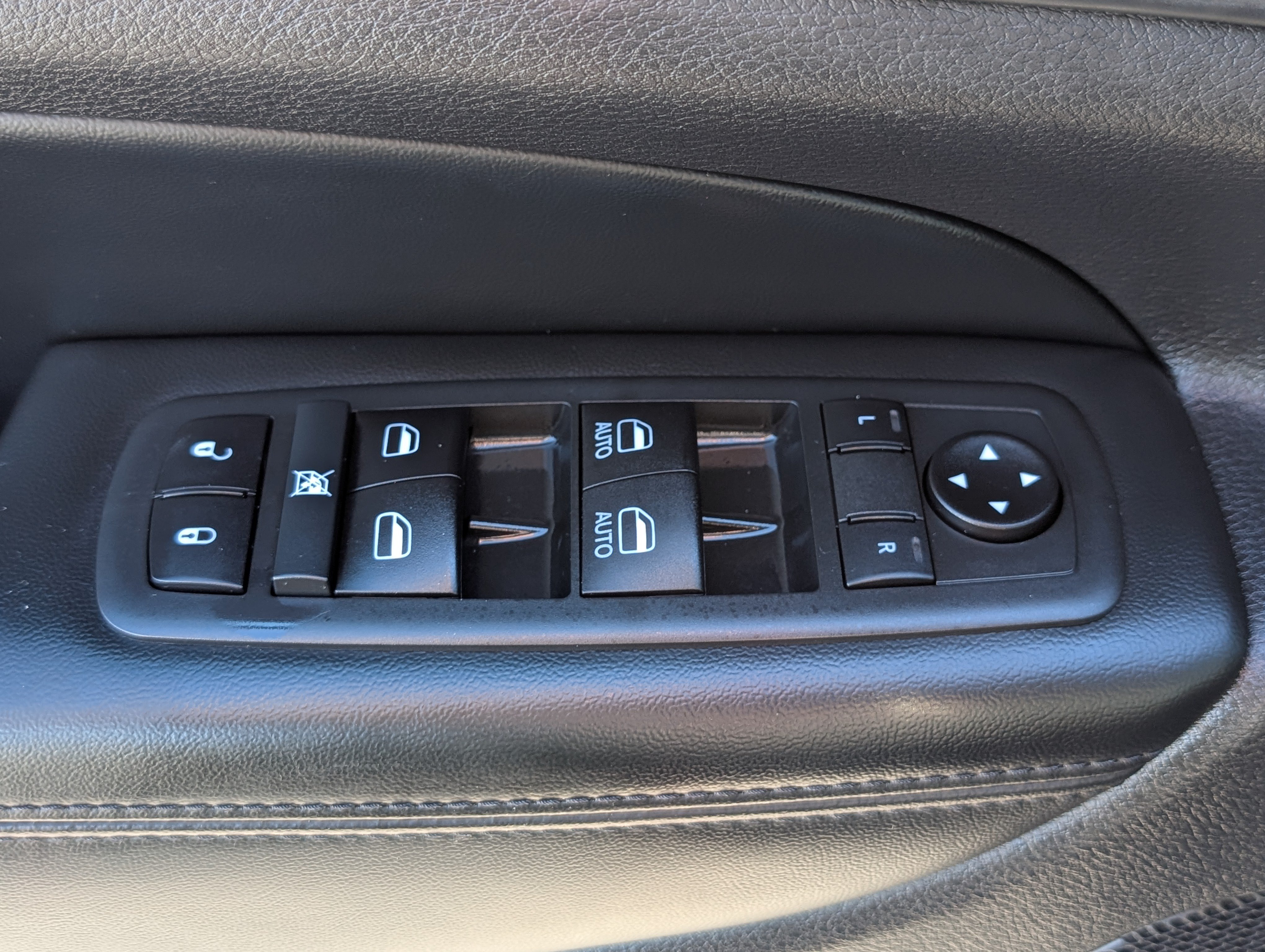 Used 2020 Jeep Grand Cherokee Altitude AWD/4WD image 19