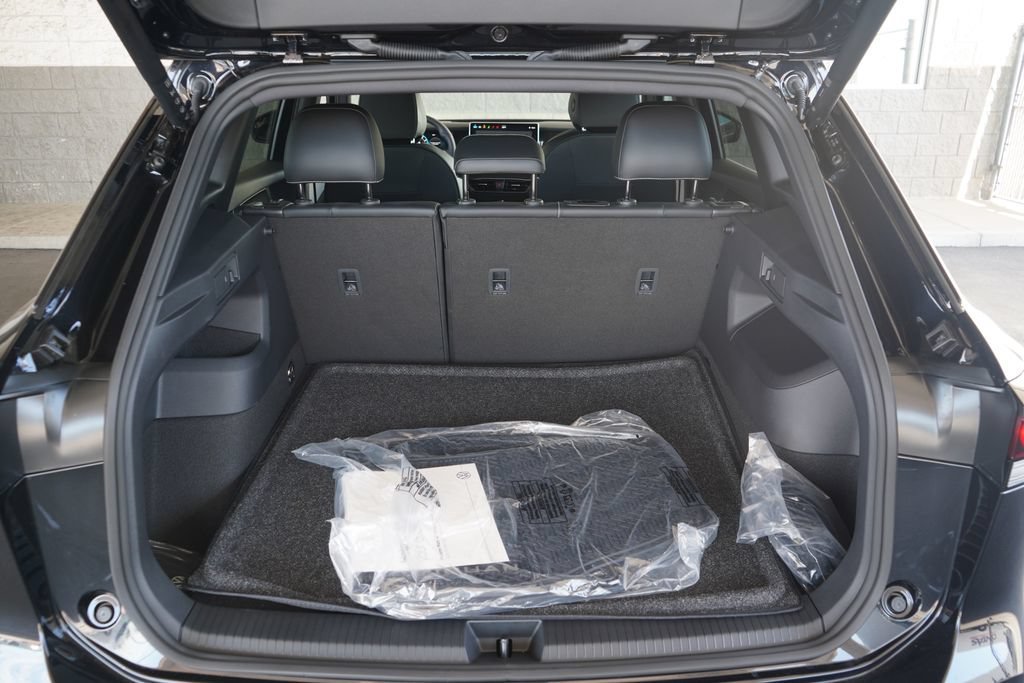 New 2026 Volkswagen Tiguan SE R-Line FWD image 13
