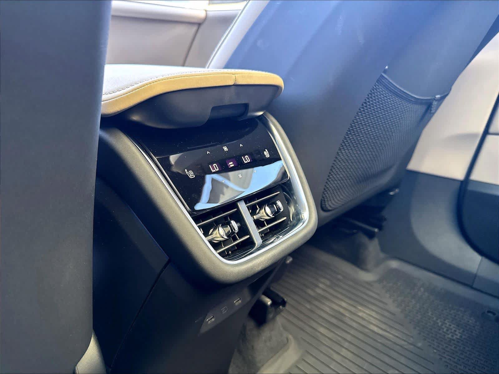 Used 2026 Volvo EX90 Plus RWD image 39