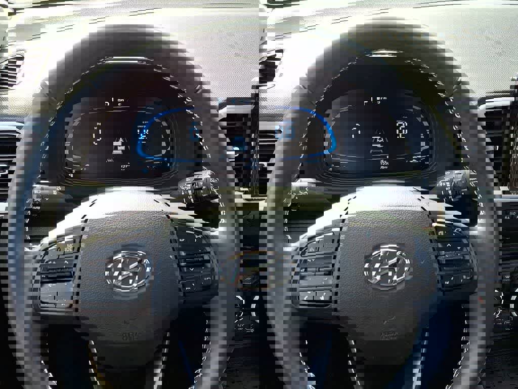 Used 2024 Hyundai Venue Limited image 18