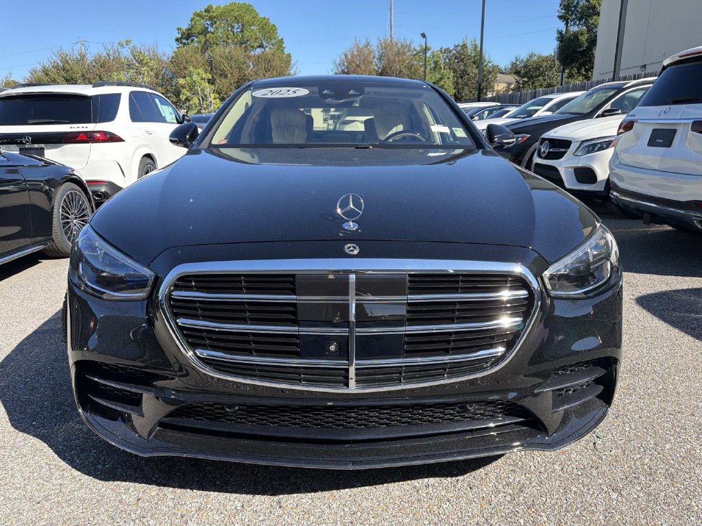 Used 2025 Mercedes-Benz S 580e 4MATIC Sedan image 2