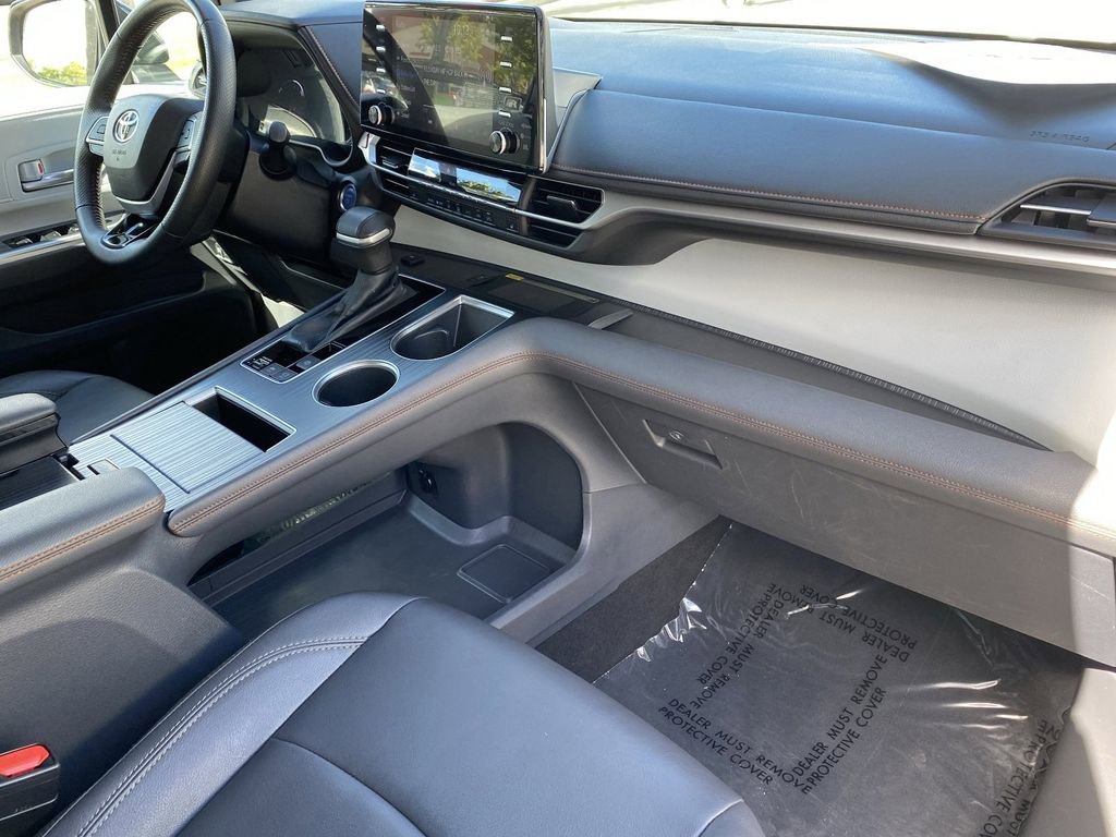 Certified 2023 Toyota Sienna XSE w/ XSE Plus Package image 17