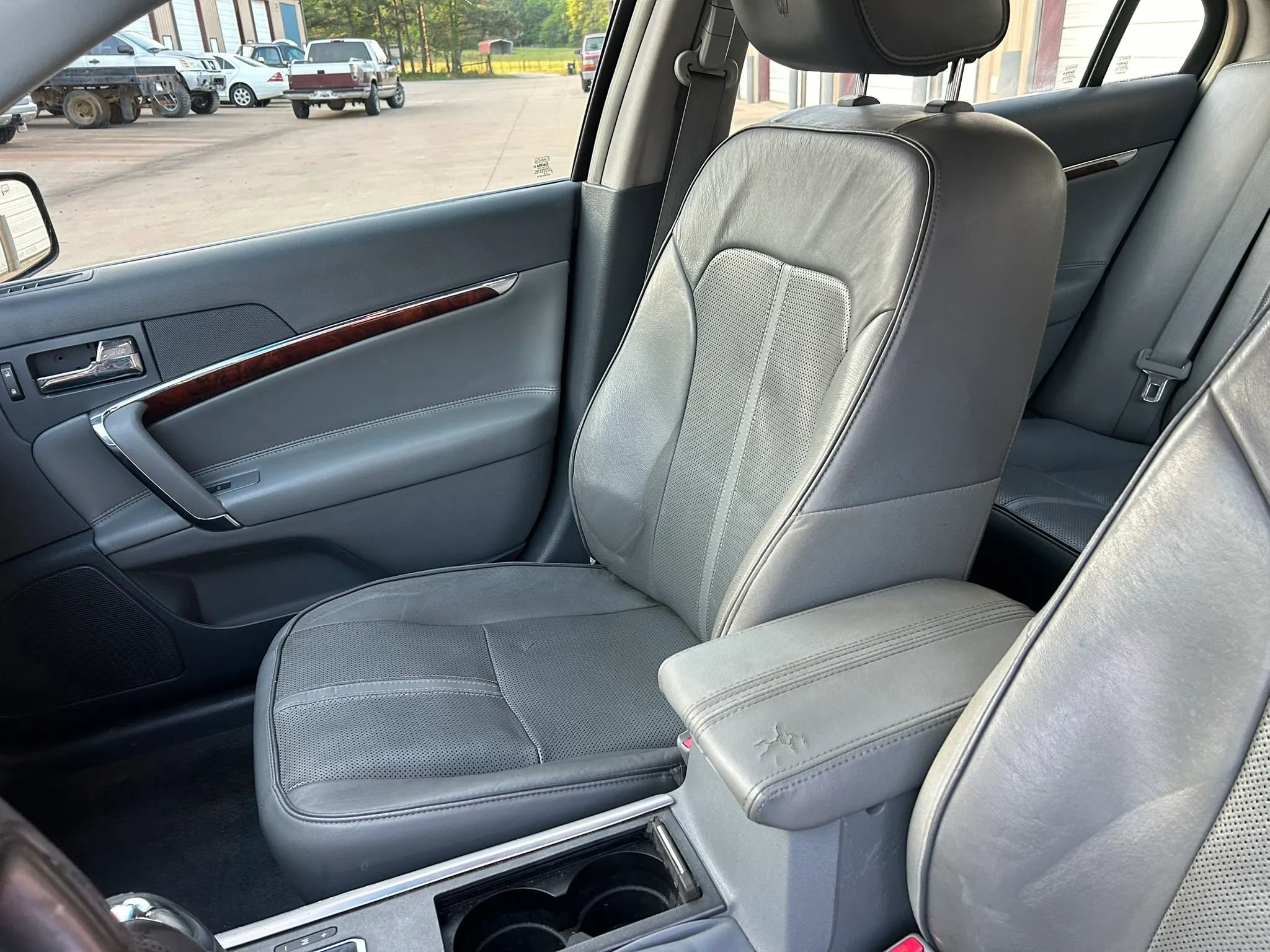 Used 2010 Lincoln MKZ FWD image 9
