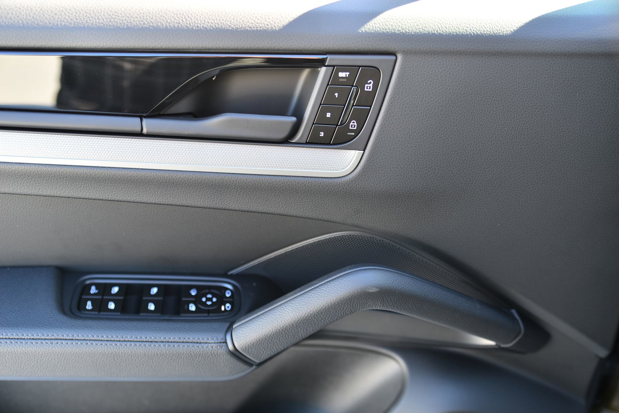 Certified 2026 Porsche Cayenne Coupe image 29