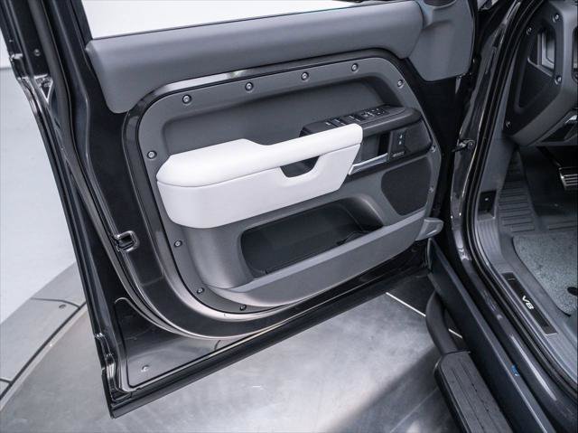 New 2025 Land Rover Defender 130 V8 AWD/4WD image 24