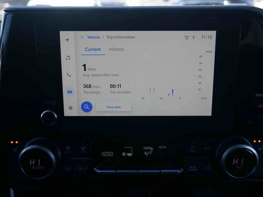 Used 2024 Toyota Highlander LE image 34