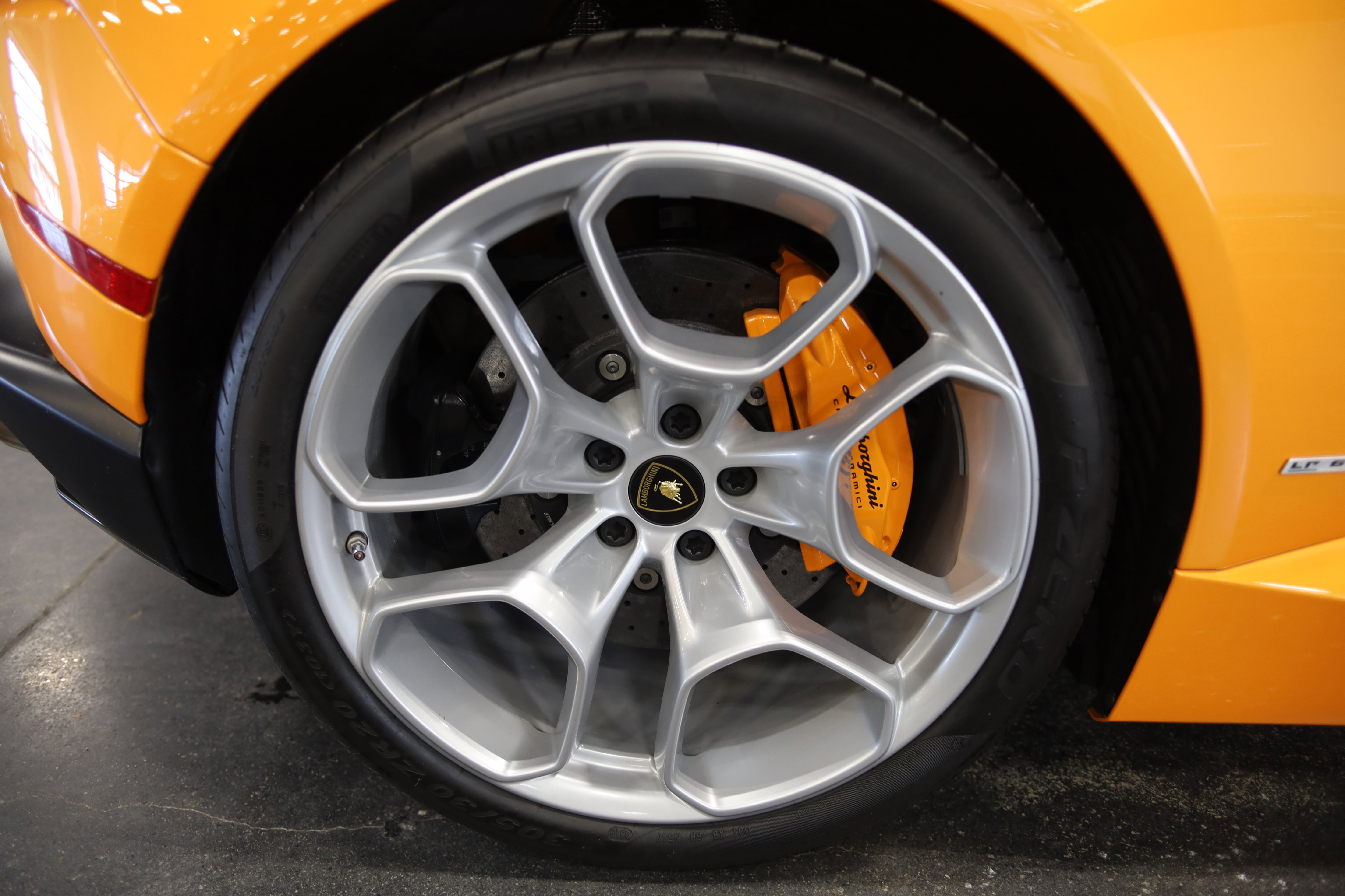 Used 2016 Lamborghini Huracan LP 610-4 image 10