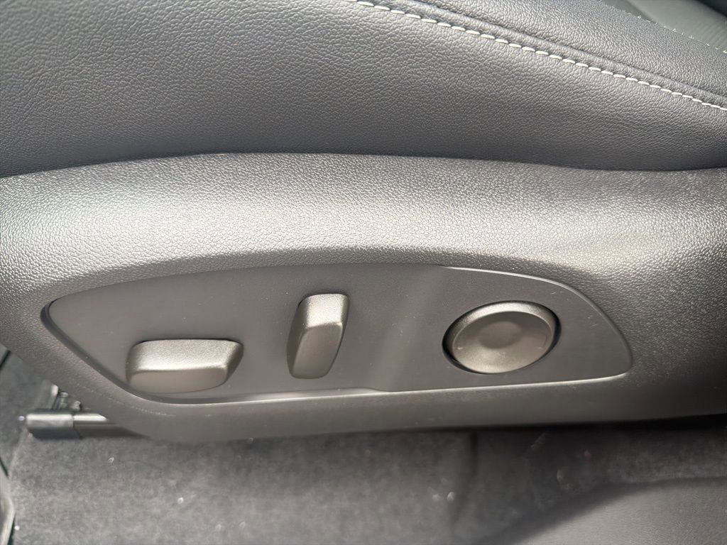 New 2026 Chevrolet Traverse LT w/ Midnight/Sport Edition image 21