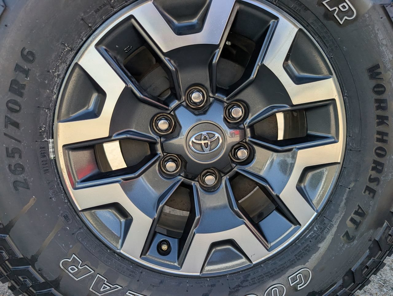 Used 2021 Toyota Tacoma TRD Off-Road w/ Technology Package AWD/4WD image 7