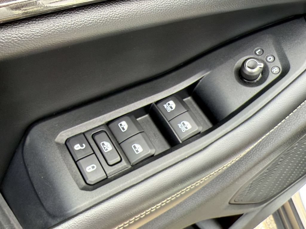 Used 2023 Jeep Grand Cherokee Altitude AWD/4WD image 16