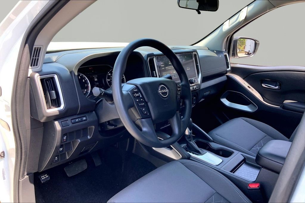 Used 2025 Nissan Frontier SV RWD image 12