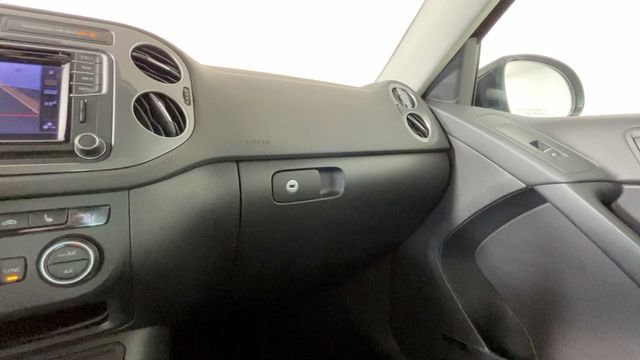 Used 2016 Volkswagen Tiguan SEL FWD image 36